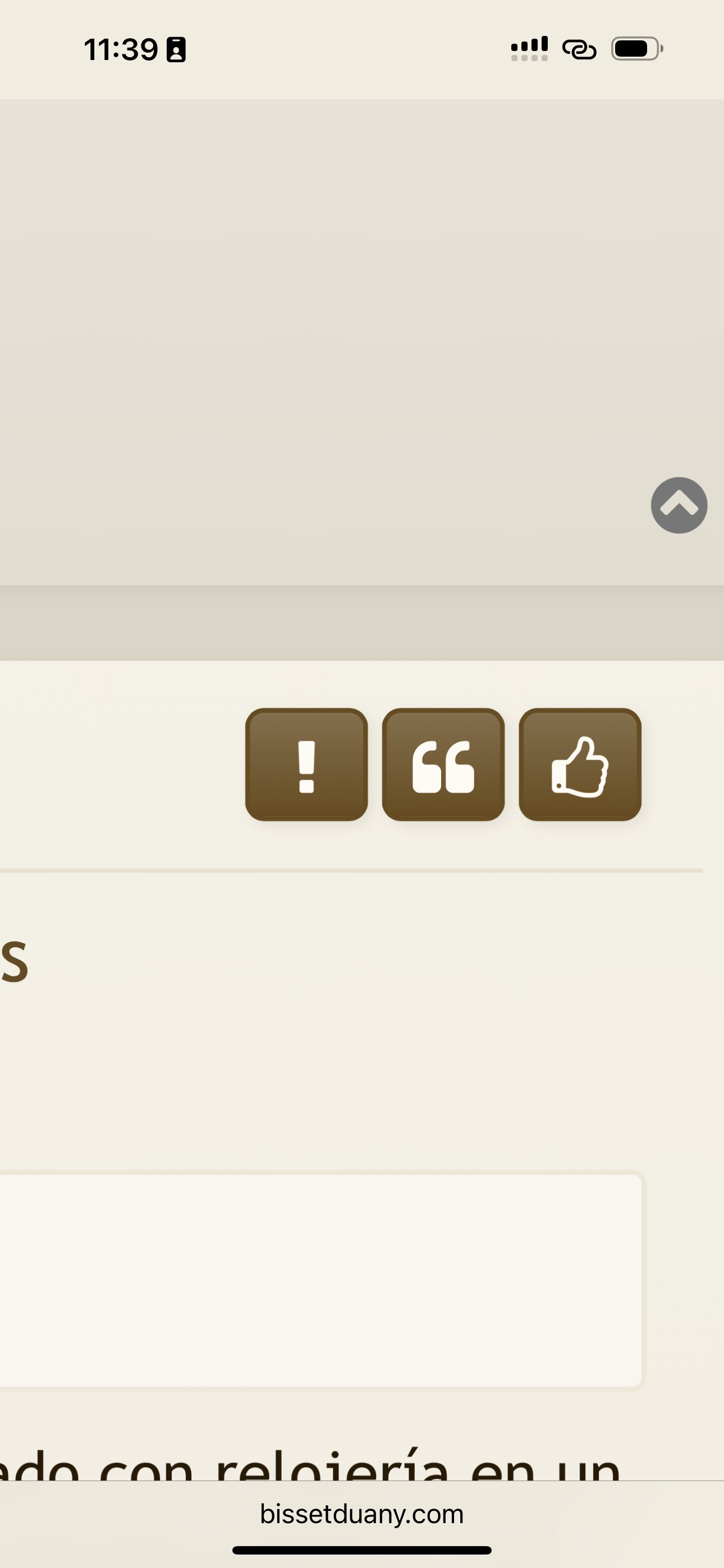 4. Citar mensajes (para responder con claridad y orden)<br /><br />Cuando alguien te escribe algo que merece respuesta directa, puedes citar ese mensaje.<br />Para hacerlo, toca el botón con el ícono de comillas dentro de un recuadro — está justo antes del “Me gusta”.<br /><br />Esto insertará el mensaje original encima del tuyo, para que tu respuesta quede conectada visualmente con lo que estás comentando.<br />Muy útil en conversaciones activas o técnicas, donde se cruzan muchas ideas.