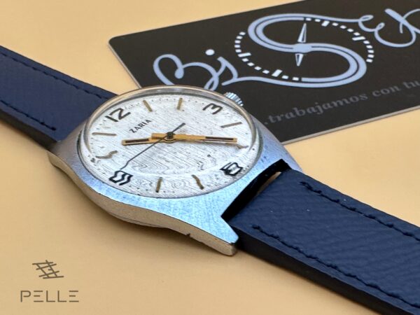 Zaria Vintage — Manual Caliber 2609, 17 Jewels | Deep Blue Pelle Strap
