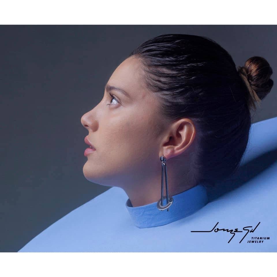 Titanium earring by Jorge Gil